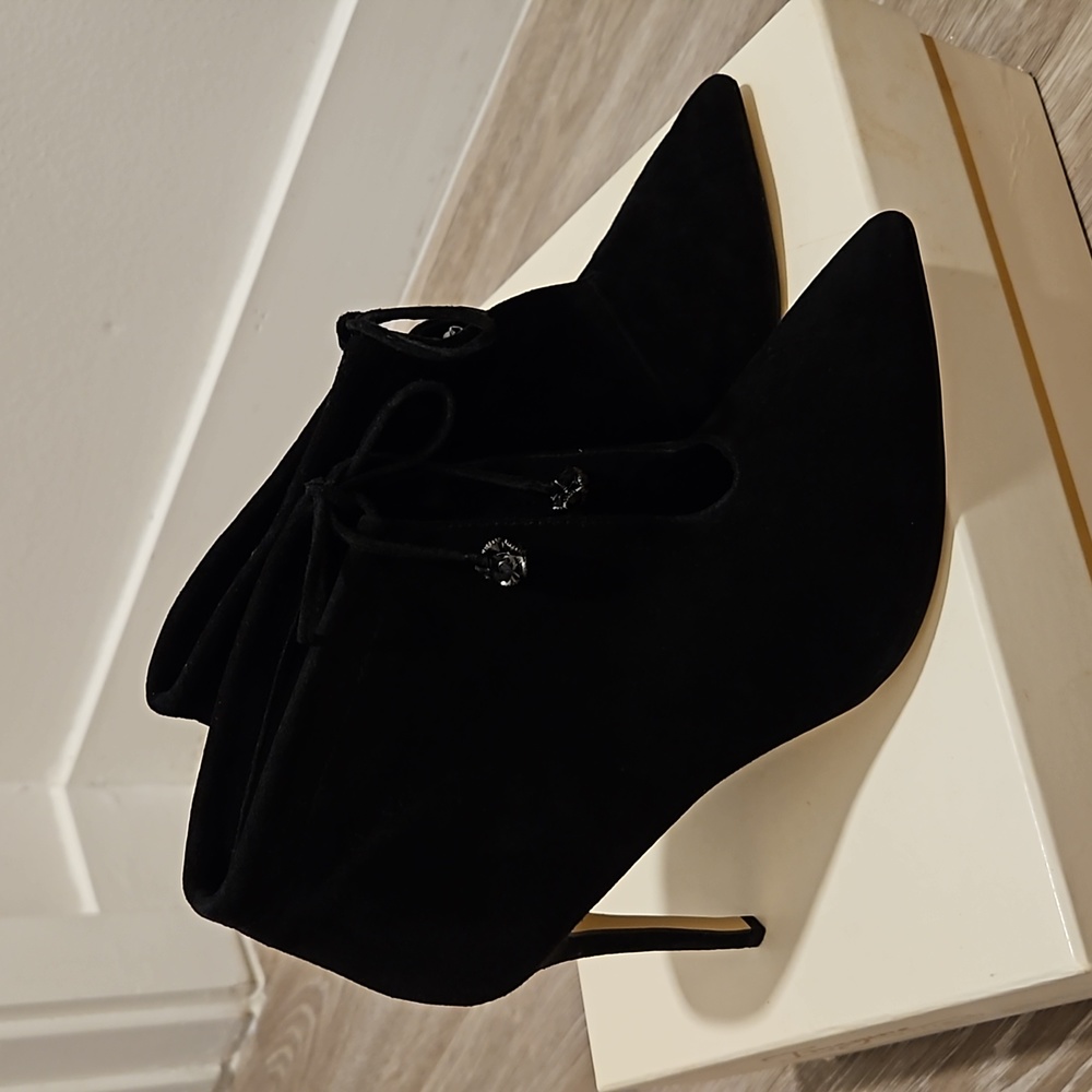 Badgley Mishka Heeled shoes. New